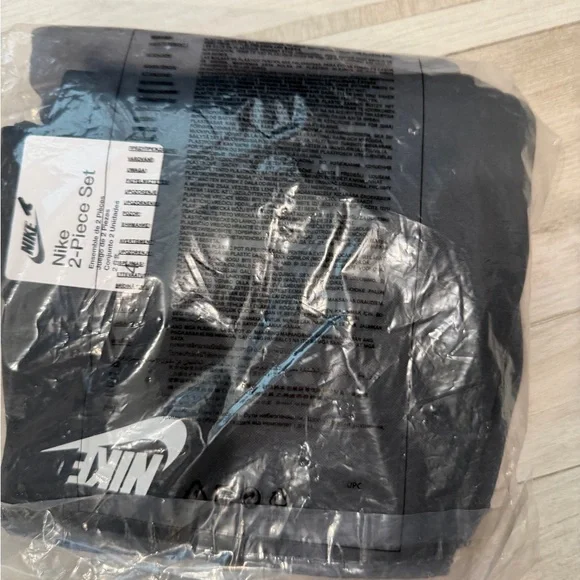 Nike boys or Girls Black/Grey Zip Track Jacket and Pants Set size 4 

BRAND NEW - Picture 3 of 5